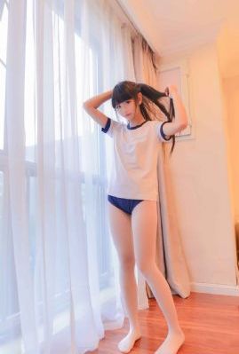 在厨房和女友闺蜜做_BDHD在线观看
